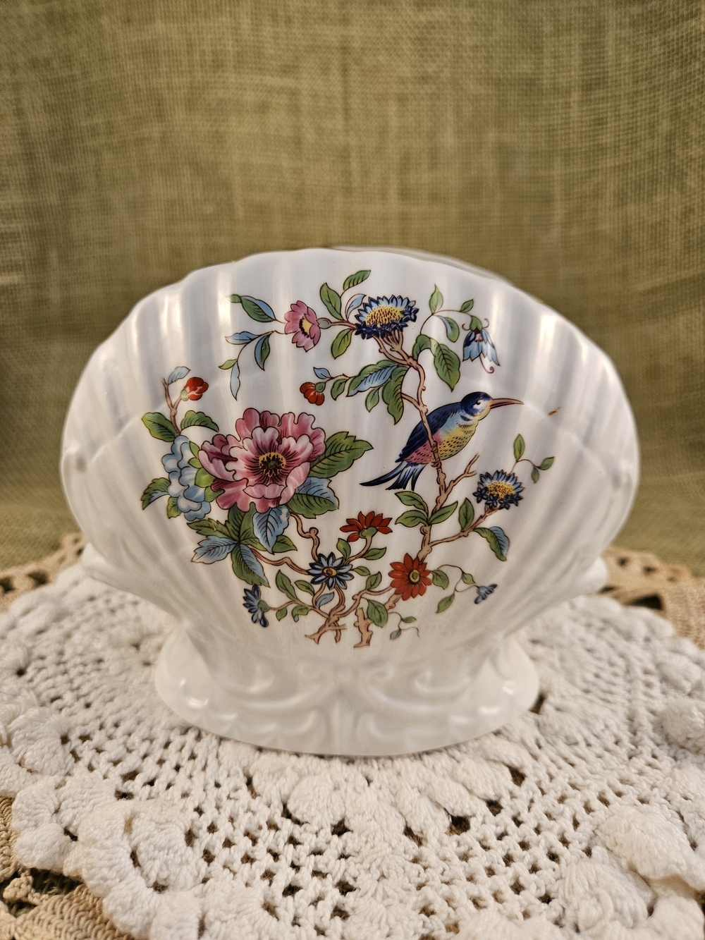 Anysley Pembroke Decorative Shell-Shape Porcelain Vase Floral Bird Motif Vintage